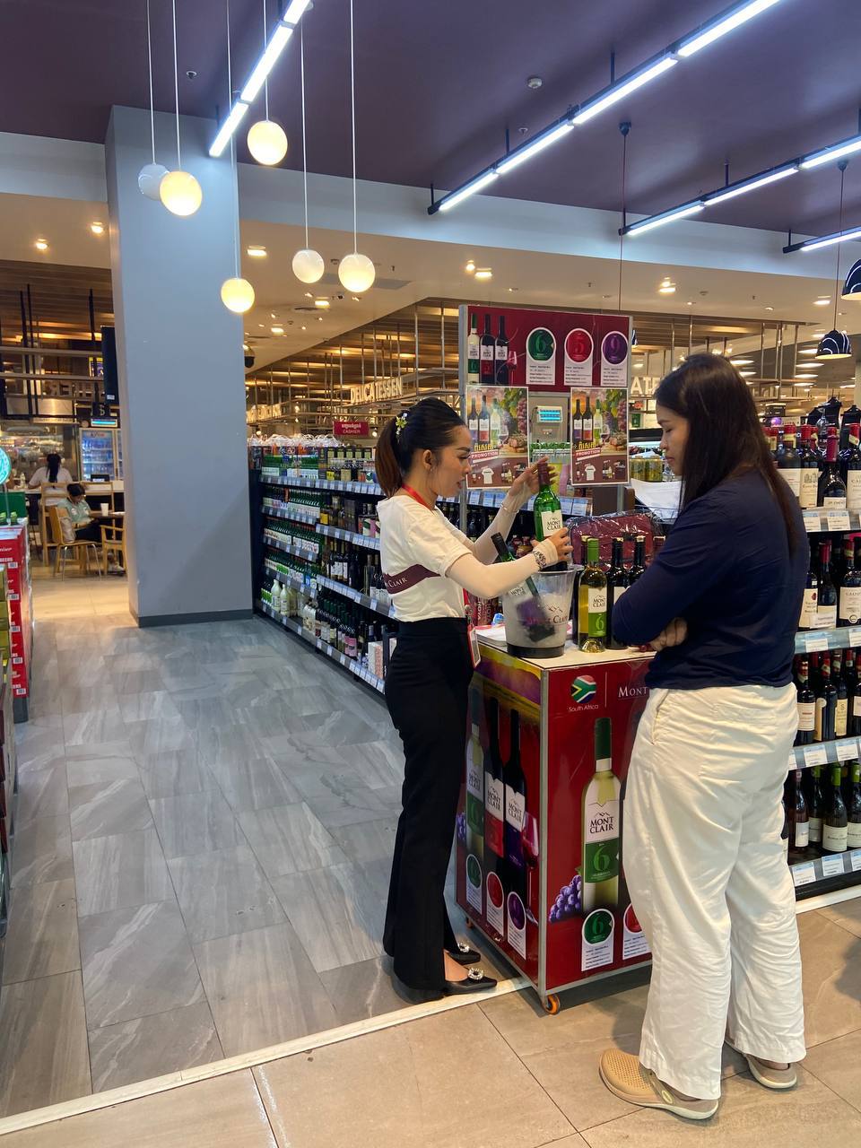 Mont Clair wine final day promotions at AEON Mall 2 by Siam Winery